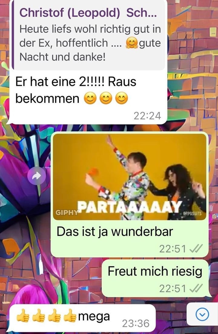 Chatnachricht: „Er hat eine 2!!!!! Raus bekommen“ – Antwort: „Das ist ja wunderbar“